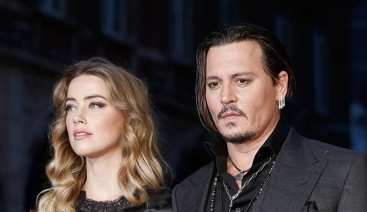Dua tahun sudah Johnny Depp dituntut oleh sang mantan istri, Amber Heard atas tuduhan kekerasan saat mereka masih menikah. (Vanity Fair)