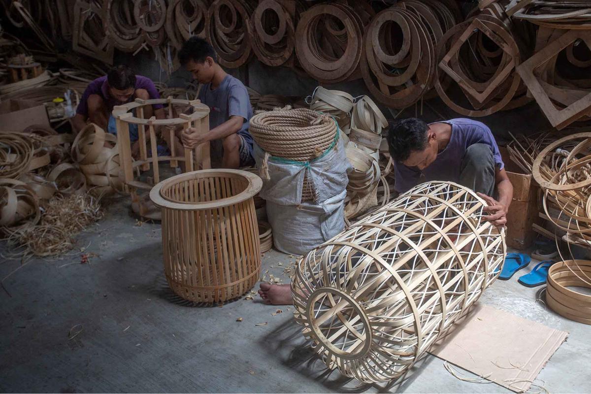 FOTO: Dampak Kebijakan Tarif Impor Trump, Ekspor Keranjang Bambu  Ke AS Distop Sementara