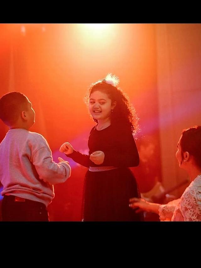 Krisdayanti dan kedua anaknya. (Foto: Dok. Instagram @raullemos06)