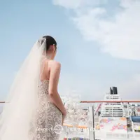 Kapal pesiar juga menghadirkan suasana romantis yang sulit ditemukan di tempat lain.