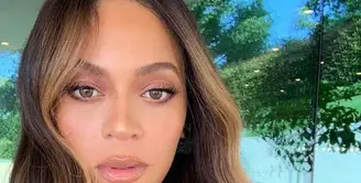 Rambut Highlight Blonde Beyonce (Instagram @beyonce)