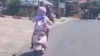 bocah SD naik sepeda listrik ke sekolah (Liputan6.com/istimewa)