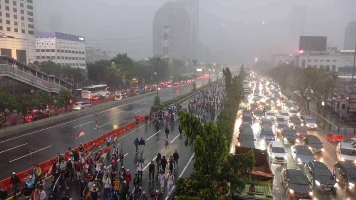 Update Demo 25 Agustus di DPR: Massa Masuk Tol Dalam Kota, Rekayasa Lalin Diberlakukan