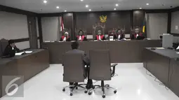 Hukuman yang dijatuhkan hakim kepada Abdul Khoir lebih berat dari tuntutan JPU KPK, Jakarta, Kamis (9/6/2016). Abdul Khoir divonis hakim 4 tahun penjara lebih berat dari tuntutan jaksa 2 tahun penjara. (Liputan6.com/Helmi Afandi)