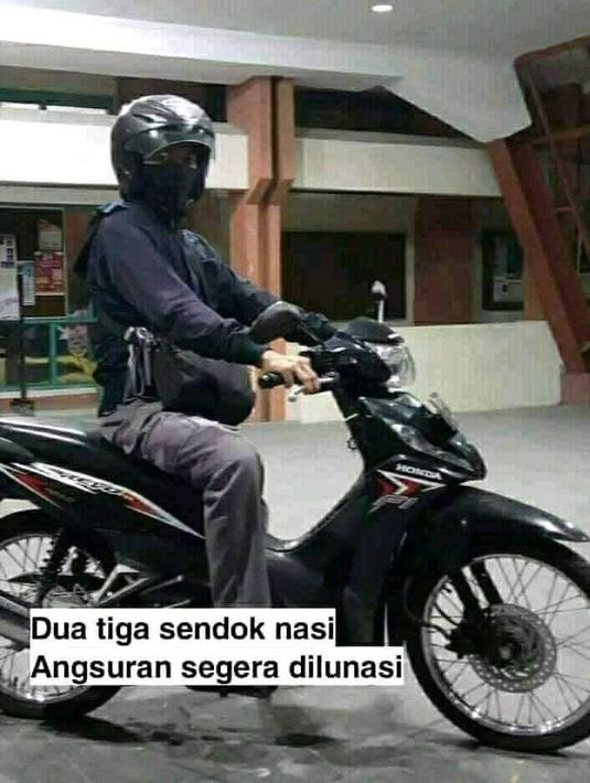 Lunasi angsuranmu kalau enggak mau berurusan dengan Revo Koperasi. (Source: facebook.com/ Semaras.Sia)