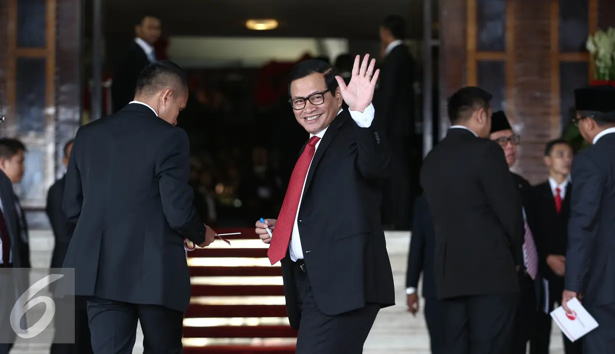 Seskab Pramono Anung saat menghadiri sidang tahunan MPR RI di ruang rapat paripurna 1 Gedung Nusantara, Jakarta, Selasa (16/8). Presiden Jokowi berpidato kenegaraan menyampaikan tentang pencapaian kinerja pemerintah. (Liputan6.com/Faizal Fanani)