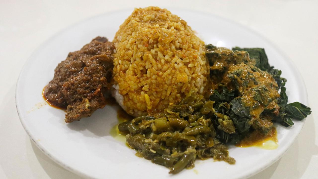Berapa Kalori dan Nutrisi dari Nasi Padang Lauk Rendang? Kalori yang Perlu Diwaspadai dalam Setiap Suapan
