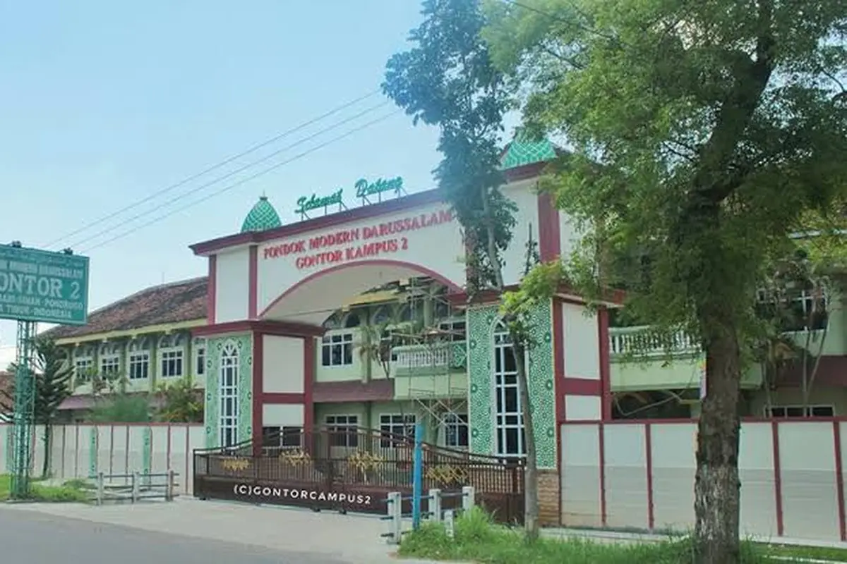 Pintu masuk Pesantren Darussalam Gontor 2 Ponorogo, Jawa Timur. (Istimewa)