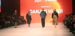 Bukan hanya soal kendaraan, desain dan karakter menjadi benang merah yang mempertemukan dunia otomotif dengan fashion. (Foto/Dok: JFW)