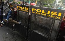 Di Tengah Demo UI, 21 Orang Diamankan; Polisi Dalami Tujuan Bawa Bahan Molotov