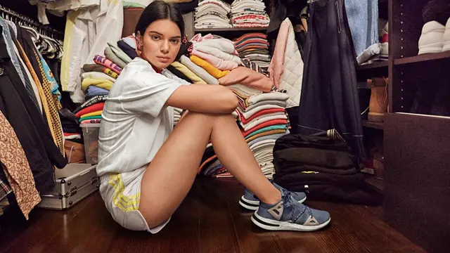 [Bintang] Tampil Energik, Kendall Jenner Ciptakan Desain Sneakers Adidas Arkyn