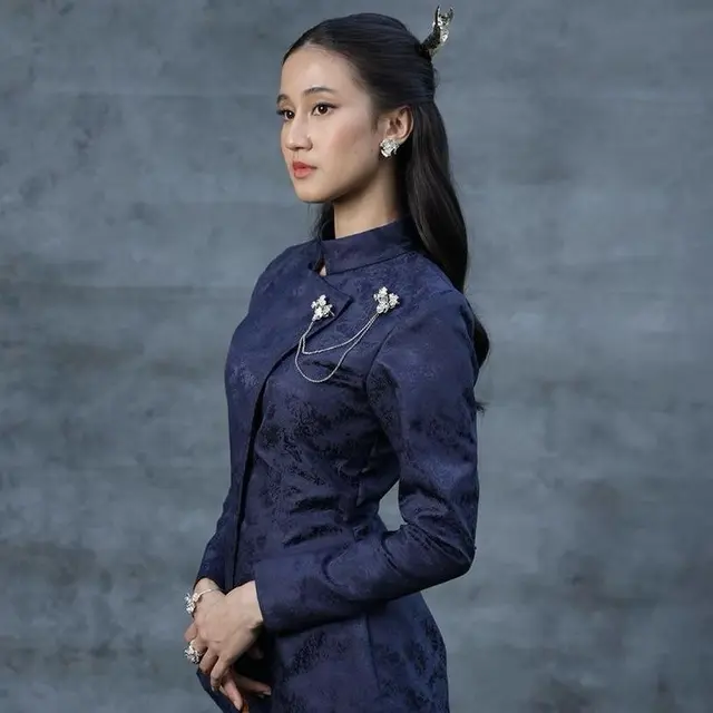 6 Pesona Anggun Keisya Levronka Kenakan Kebaya Klasik bak Jeng Yah Gadis Kretek di MV Terbaru