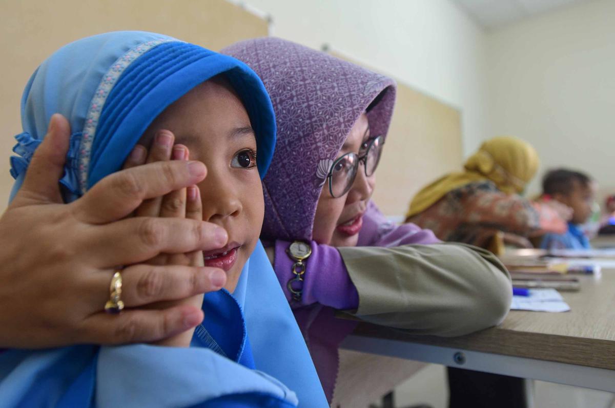 FOTO:  Antusias Murid SD Ikuti Cek Pemeriksaan Gratis di Sekolah