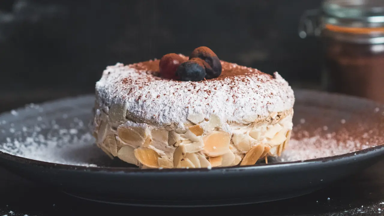 Ilustrasi almond cake