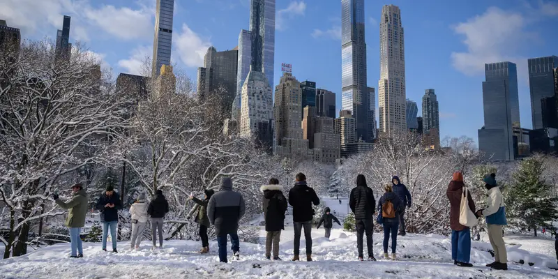 Central Park New York Berhias Salju saat Musim Dingin