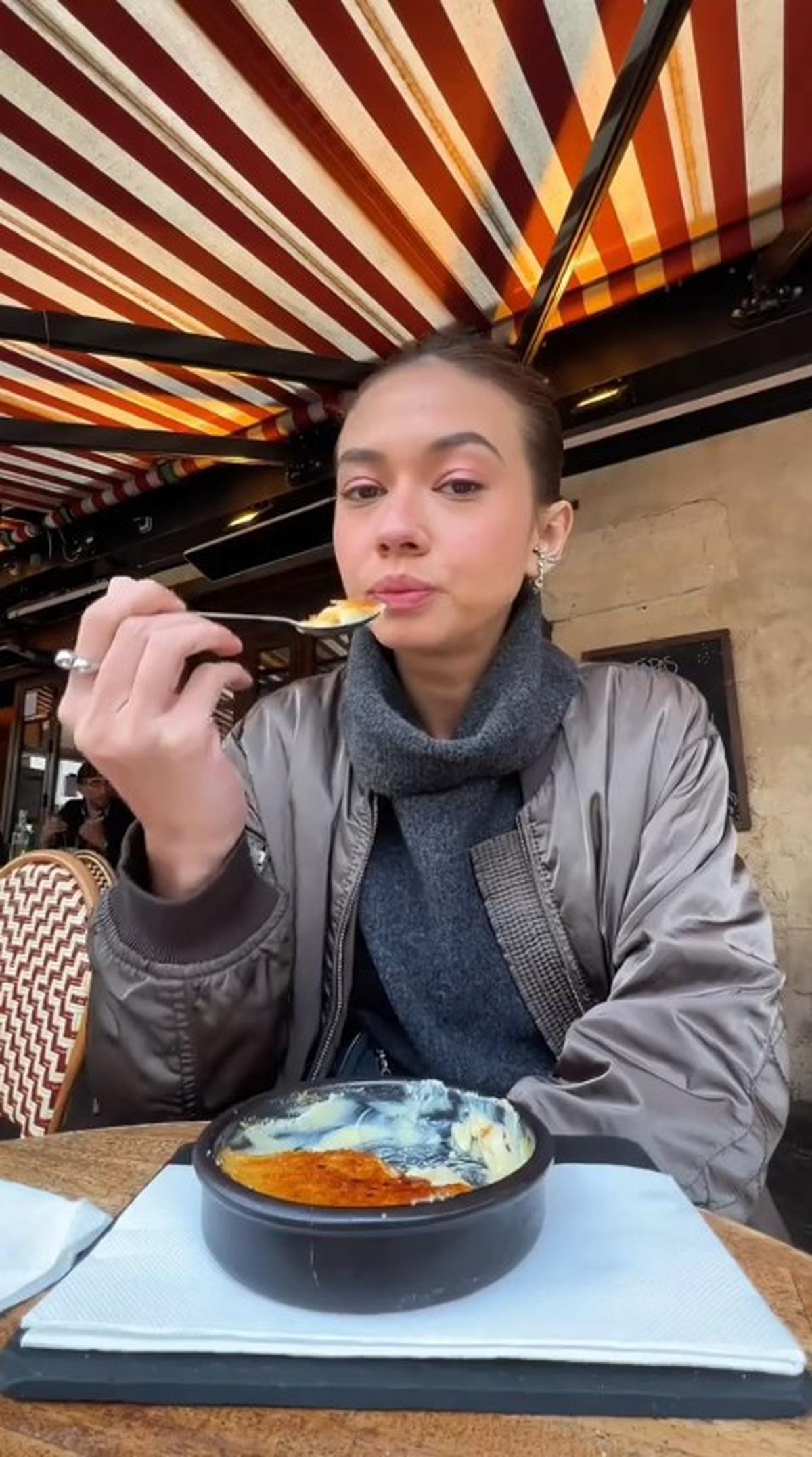 Para Sahabat Sudah Punya Pasangan Masing-Masing, Ini 7 Potret Yuki Kato yang Bahagia Meski Masih Terlihat Sendiri