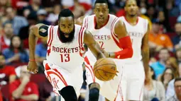 Harden bermain ciamik di partai ini. Shooting guard 25 tahun itu berhasil menorehkan triple double di laga ini, yakni 16 poin, 11 rebound, dan 10 assist. (SCOTT HALLERAN/GETTY IMAGES NORTH AMERICA/AFP)