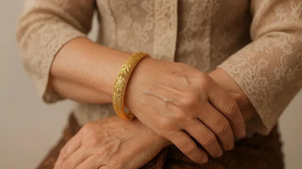 8 Model Gelang Emas Anti Ribet Buat Ibu-ibu 50 Tahunan, Intip Rekomendasinya untuk Tampil Percaya Diri