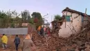 Survei Geologi Amerika Serikat mengatakan bahwa gempa tersebut memiliki kekuatan awal 5,6 SR dan terjadi pada kedalaman 11 mil. (Nepal Prime Minister's Office via AP)