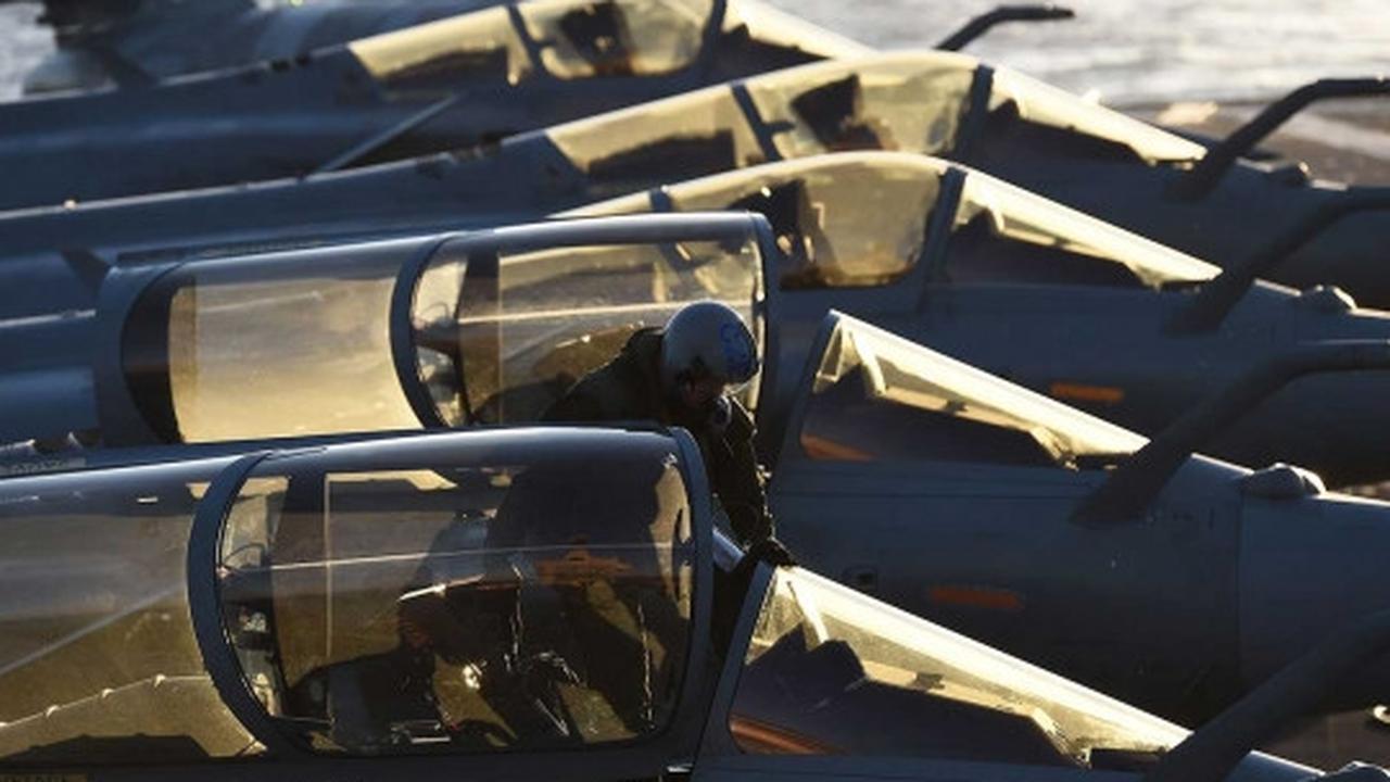 Prancis luncurkan serangan pertama ke ISIS dari kapal induk