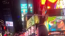Anya Geraldine dan Pevita Pearce saat berada di Times Square, New York, pada malam hari. (Foto: Instagram/ @pevpearce).