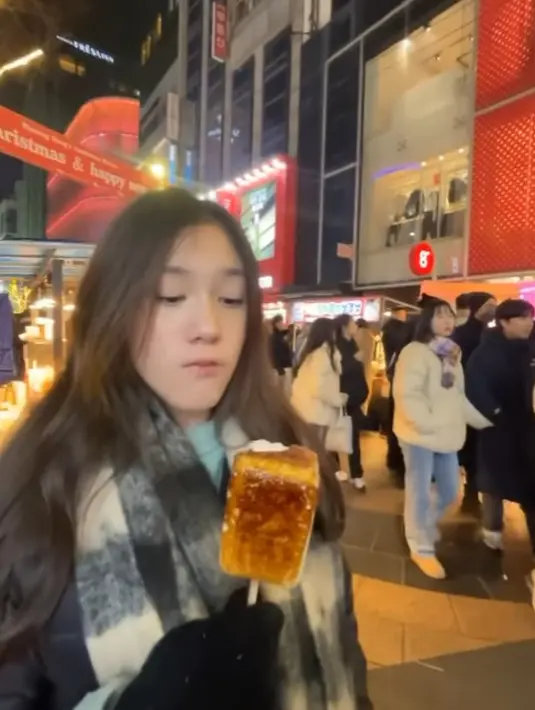 Mikhaela Lee. [Foto: Instagram/nafaurbach]