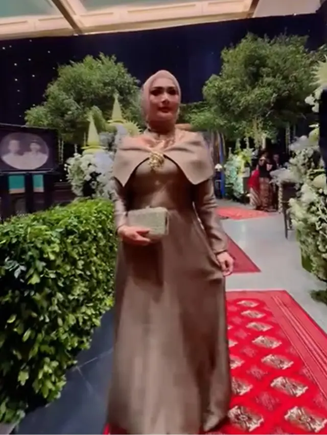 8 Artis Elegan Berbalut Gamis di Ngunduh Mantu Al Ghazali-Alyssa, Curi Perhatian