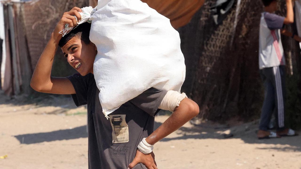 FOTO:  Israel Umumkan Jeda Taktis, Truk Bantuan Mulai Masuk Gaza