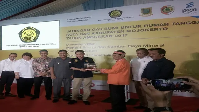 Menteri ESDM Ignasius Jonan meresmikan jaringan gas di Mojokerto, Jumat (9/2/2018). (Liputan6.com/Dian Kurniawan)