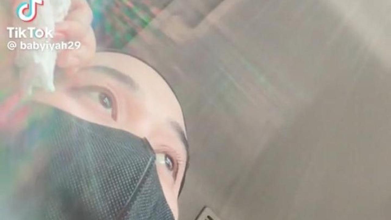 Di awal video, ia menjelaskan jika kakaknya  sudah 10 tahun merantau di Taiwan pulang diam-diam dan hanya mengabari adiknya saja. Hal ini sengaja dilakukan untuk memberi kejutan pada kedua orang tuanya. Dengan senang hati, wanita ini pun membantu kakakny
