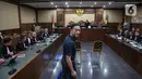 Menteri Perdagangan periode 2015-2016, Thomas Trikasih Lembong atau Tom Lembong bersiap mengikuti sidang perdana di Pengadilan Tindak Pidana Korupsi (Tipikor), Jakarta, Kamis (6/3/2025). (Liputan6.com/Angga Yuniar)