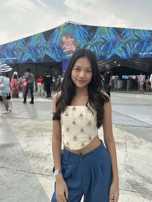 Tallulah, anak Bimbim Slank juga tampak memiliki personal style yang menarik. Ia kerap tampil dengan elegansi gaya Y2K. [Foto: Instagram/ Tallulah]