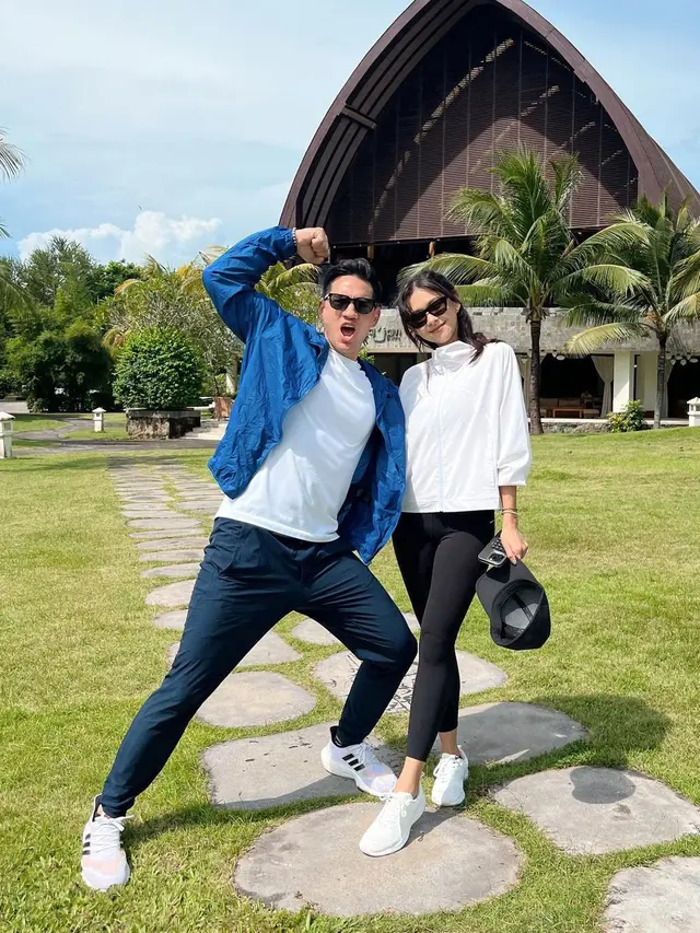Gaya Serasi Nana Mirdad dan Andrew White Sebagai Couple Goals Selama 17 Tahun Menikah