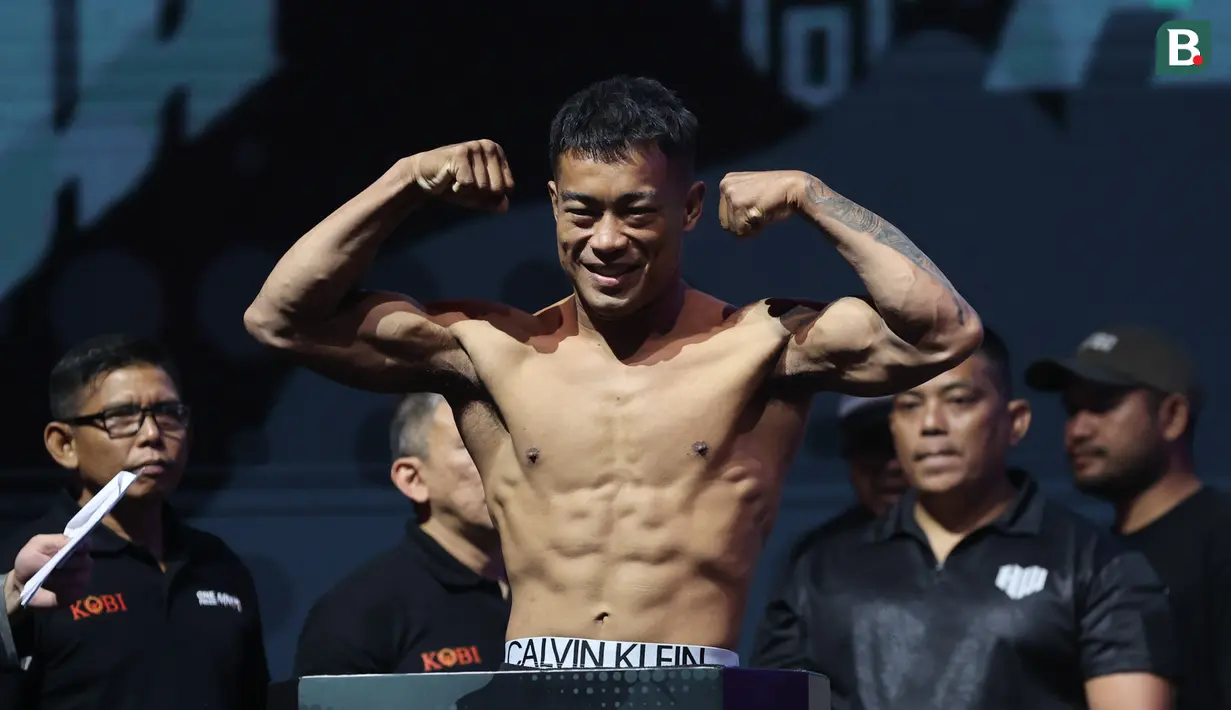 Satu di antara duel yang paling menyita perhatian adalah perebutan gelar di kelas lightweight antara Ronald Mastrana Siahaan melawan Windri Patilima. Pertarungan ini diprediksi berlangsung panas mengingat keduanya sama-sama memiliki rekor impresif di dunia MMA Indonesia. (Bola.com/M Iqbal Ichsan)