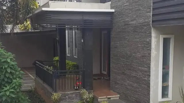 Garasi Muat 9 Mobil, Ini 7 Potret Rumah Mewah Andre Taulany yang Dijual