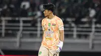Ernando Ari ketika Persebaya Surabaya bertanding melawan PSIM Yogyakarta&nbsp;pada BRI Super League 2025/2026 di Stadion Gelora Bung Tomo, Surabaya,&nbsp;Jumat (8/8/2025). (Bola.com/Abdul Aziz)