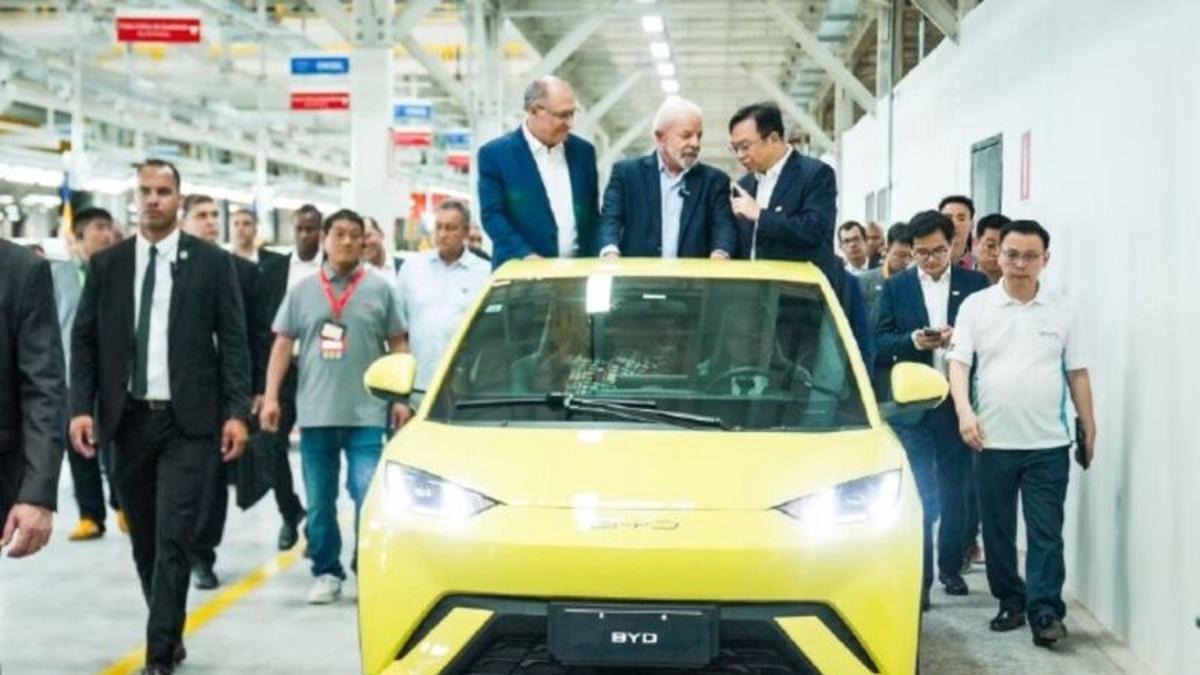 Presiden Brasil Jadi Pemilik Mobil Listrik BYD ke-14 Juta Unit