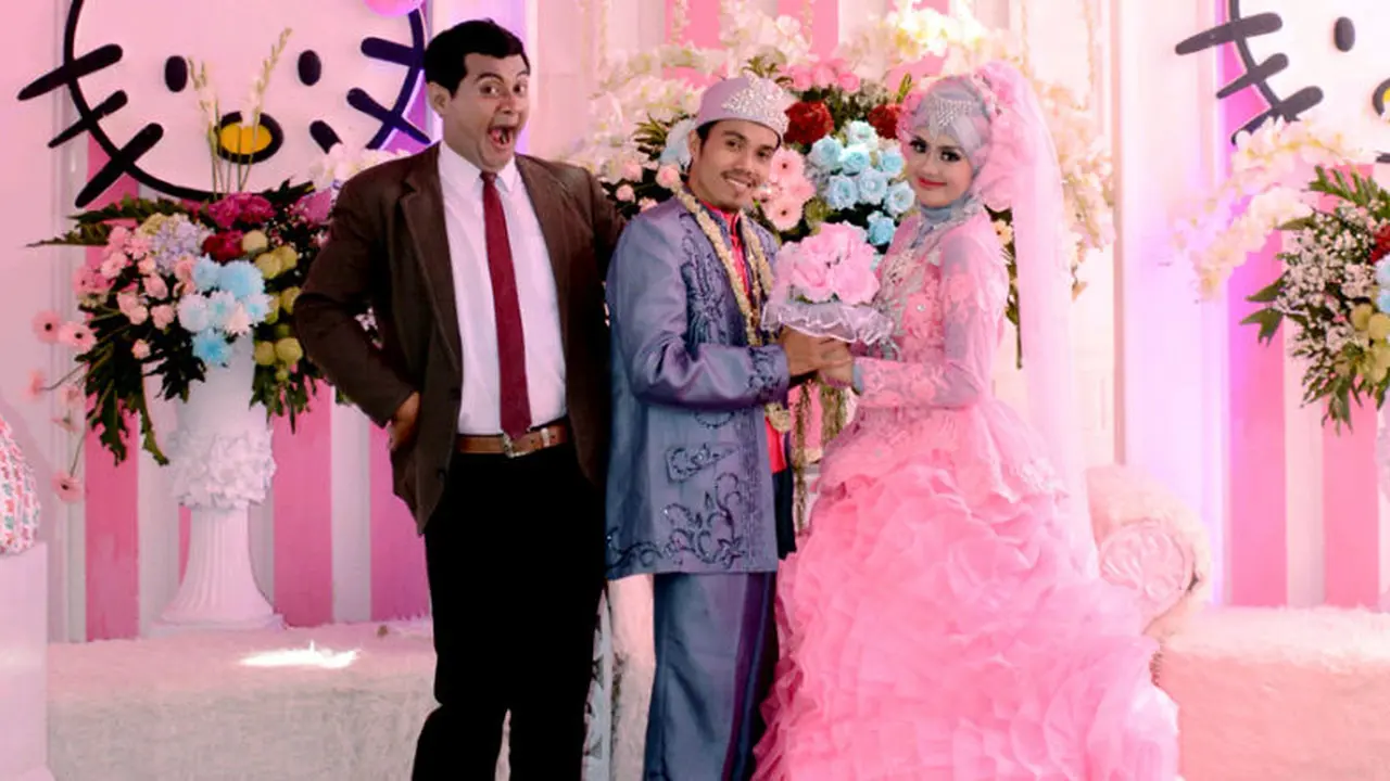 Lucunya Vico Mr Bean di 'Pernikahan Hello Kitty'