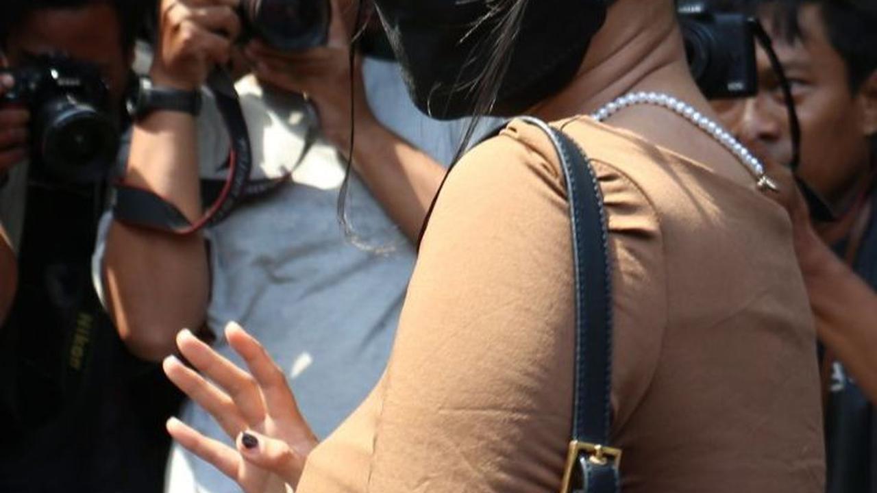 Dia mengaku siap menjalani pemeriksaan. Tak hanya itu, Siskaeee mengaku juga membawa bukti terkait keterlibatannya di film itu.<br>