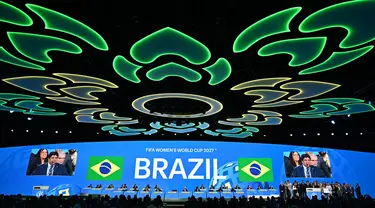 Momen ketika Brasil diumumkan sebagai tuan rumah Piala Dunia Wanita 2027 selama Kongres FIFA ke-74 di Bangkok pada 17 Mei 2024. (Manan Vatsyayana/AFP)