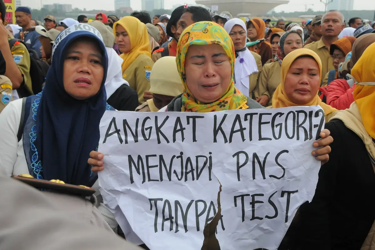 [FOTO] Guru Honorer Ancam Golput Jika Tak Jadi PNS