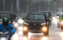 Tetap Aman di Jalan Saat Angin Kencang, Perhatikan Tips Berkendara Ini
