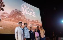 Sutradara Upi Guava Ungkap Proses Produksi Eksperimental Film Fiksi Ilmiah Pelangi di Mars