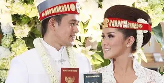 Olla Ramlan dan Aufar Hutapea pamerkan buku nikah (Instagram/@ollaramlanaufar)