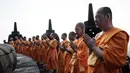 Saat Waisak, umat Buddha memperingati tiga peristiwa penting dalam kehidupan Siddharta Gautama, yang kemudian dikenal sebagai Buddha. (YASUYOSHI CHIBA/AFP)