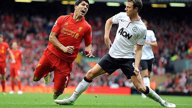 10 Pesepak Bola yang Lihai 'Menyelam'