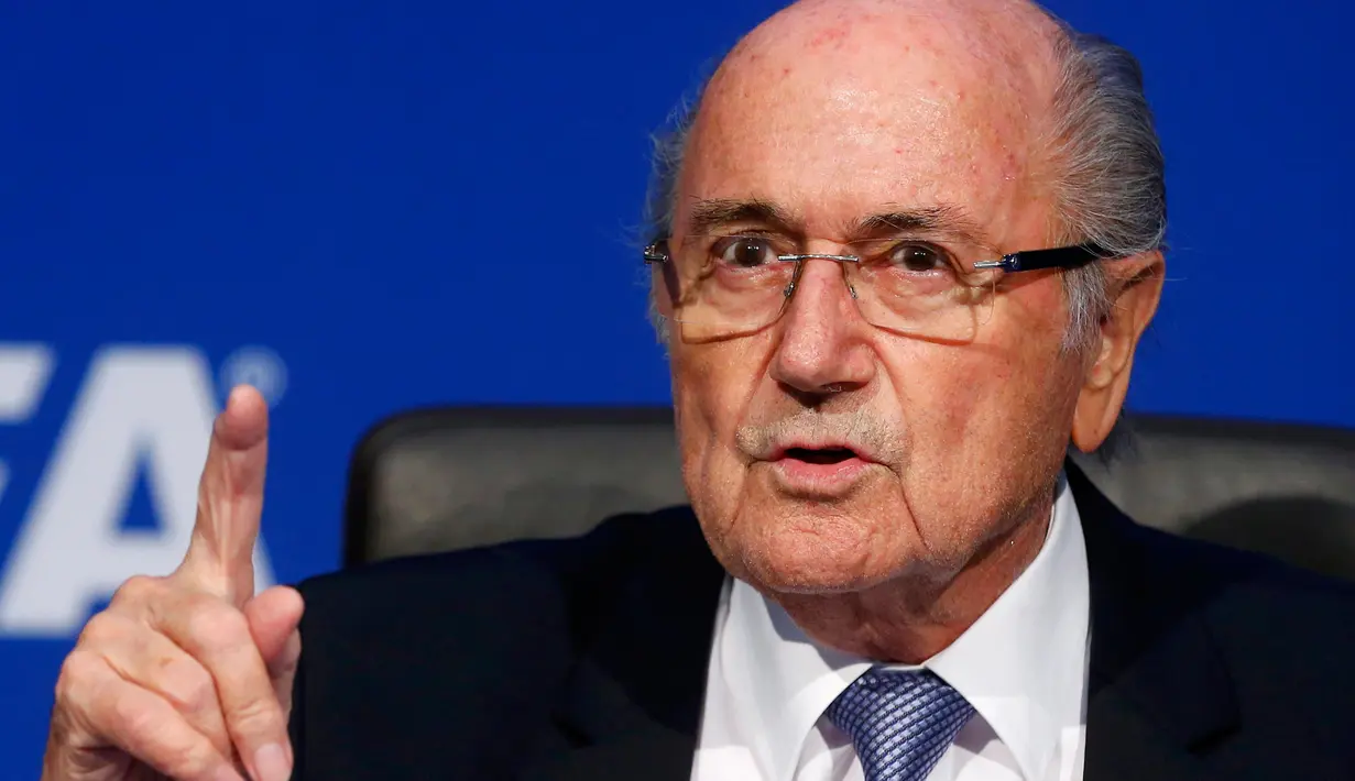 Presiden FIFA, Sepp Blatter saat konferensi pers di markas FIFA di Zurich, Swiss (20/7/2015). FIFA akan memilih presiden baru, menggantikan Sepp Blatter, saat Kongres khusus yang akan digelar pada 26 Februari di Zurich.(REUTERS/Arnd Wiegmann)