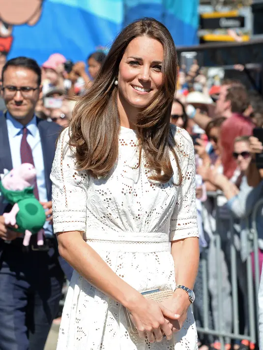 Istri dari Pangeran William ini selalu menebarkan senyum tulusnya kepada siapa pun dan dimana pun. (Bintang/EPA)