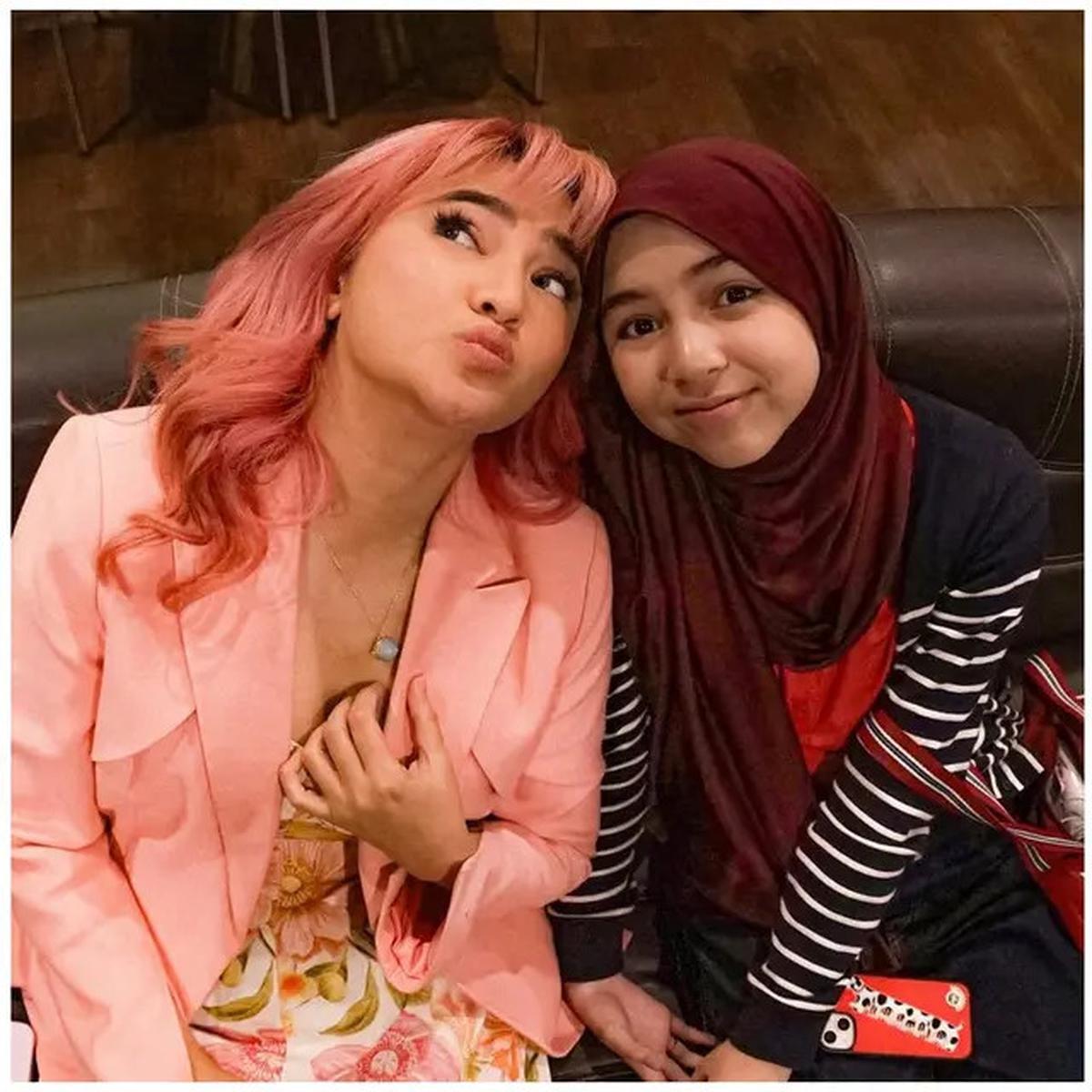 6 Potret Gaya Rambut Pink Marshanda saat Bareng Sienna, Rayakan Ultah ke-36