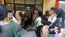 Emak-emak Protes Rumah Dekat Sekolah tapi Anak Tidak Lolos SPMB